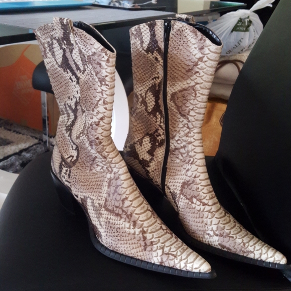 Men's shoe - Picture 2 of 5
